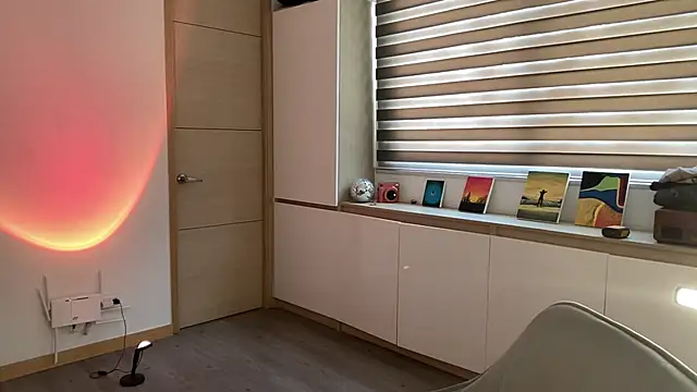 sweettaaron01 online show from November 2025 05:24:01 PM