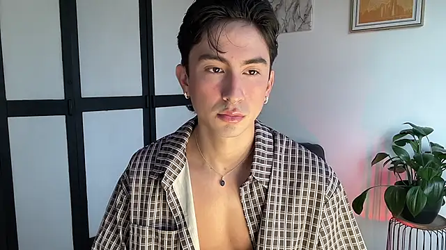 sweettaaron01 online show from April 2026 09:38:01 PM