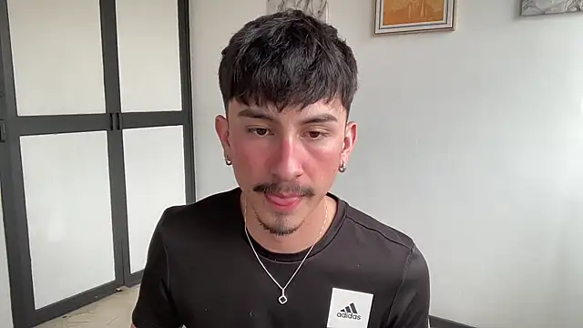 sweettaaron01 online show from February 2026 06:18:01 PM