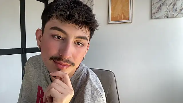 sweettaaron01 online show from February 2026 07:24:02 PM