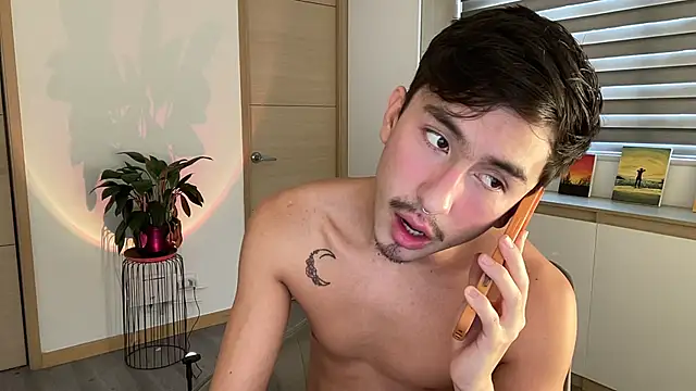 Snapshot of sweettaaron01 chatting on October 2025 05:37:01 PM sweettaaron01 online show from October 2025 05:37:01 PM
