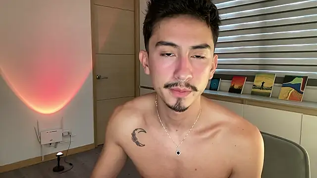 sweettaaron01 online show from November 2025 05:06:02 PM