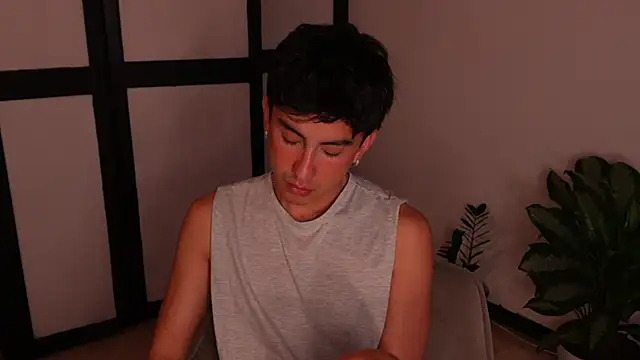 sweettaaron01 online show from June 2026 11:20:01 PM