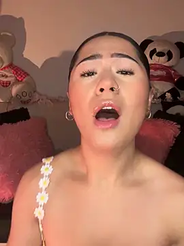 evelyn ch  online show from October 2025 11:00:01 AM