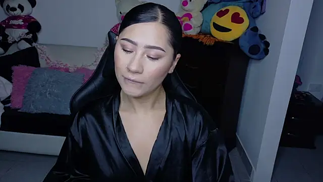 evelyn ch  online show from October 2025 10:45:02 AM