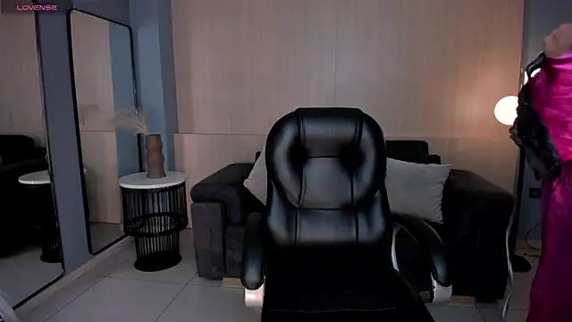 SarahYates online show from March 2026 11:28:02 PM