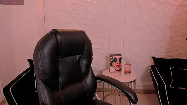 SarahYates online show from May 2026 04:04:01 AM