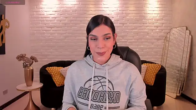 SarahYates online show from November 2025 05:07:01 AM