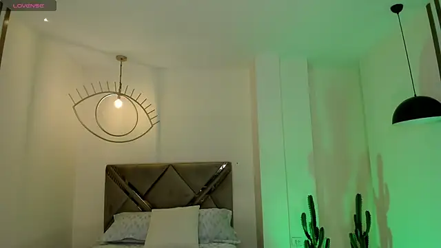 IsabellaMoreau online show from February 2026 07:49:02 PM