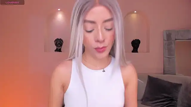 IsabellaMoreau online show from February 2026 07:47:01 PM