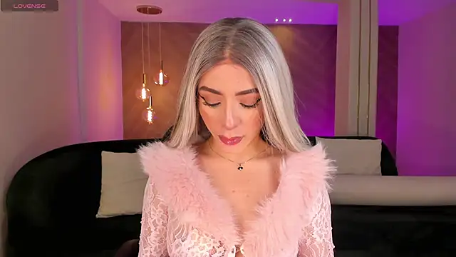 IsabellaMoreau online show from April 2026 07:48:01 PM