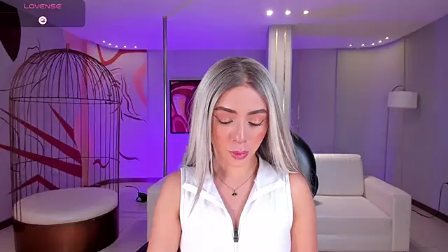 IsabellaMoreau online show from April 2026 07:42:02 PM