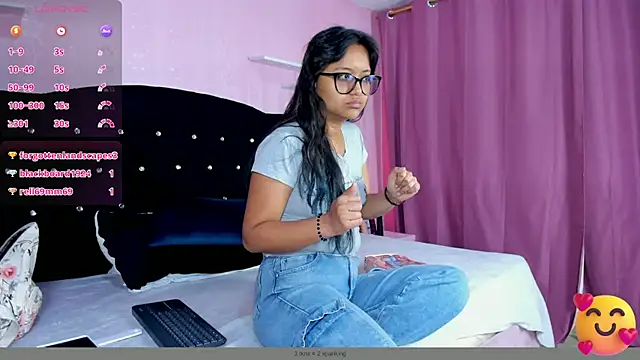 Snapshot of Azul_Moon chatting on September 2025 03:35:01 AM Azul Moon online show from September 2025 03:35:01 AM