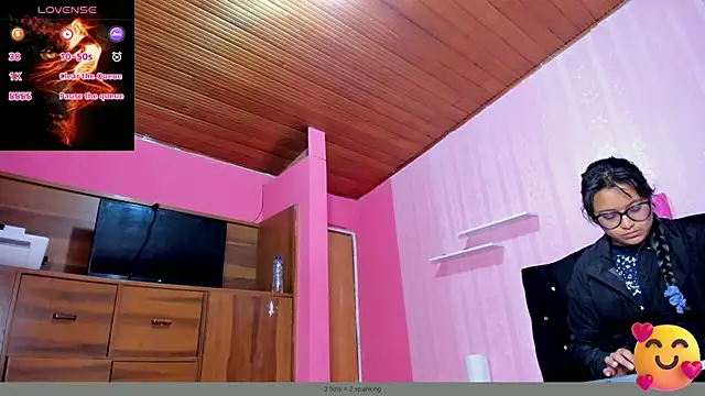 Snapshot of Azul_Moon chatting on September 2025 03:41:02 AM Azul Moon online show from September 2025 03:41:02 AM
