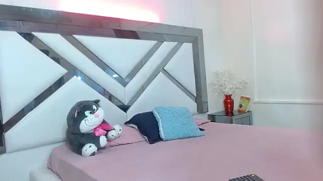 Snapshot of samara_selene chatting on December 2025 07:15:01 PM samara selene online show from December 2025 07:15:01 PM