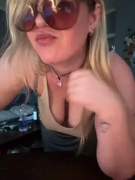 Granlady7 online show from April 2026 07:58:02 PM