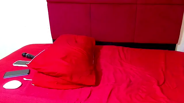 HugeTitisxx online show from April 2026 01:37:01 PM