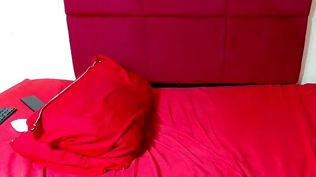 HugeTitisxx online show from February 2026 06:15:01 PM