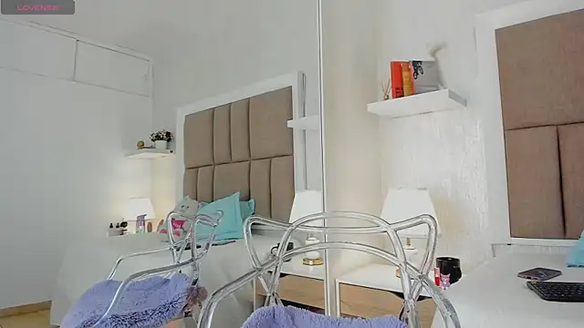 Alisson Owen online show from November 2025 04:05:01 AM