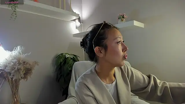 Nelly Kimm online show from May 2026 01:09:02 AM