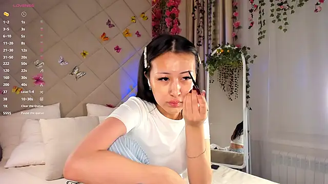 Nelly Kimm online show from December 2025 01:11:01 AM