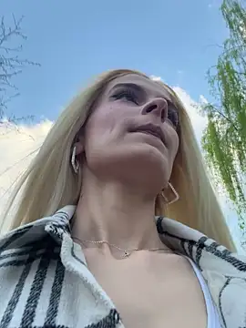 SelenaDaze online show from April 2026 04:25:01 AM