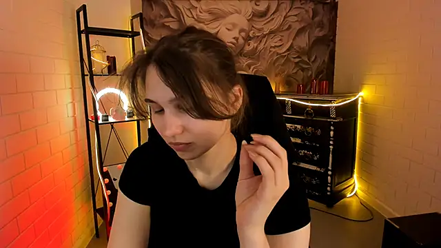 TessaMill online show from May 2026 09:19:01 AM