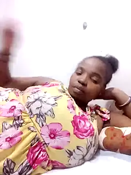 ShySexyBaddiexx online show from October 2025 01:50:01 AM