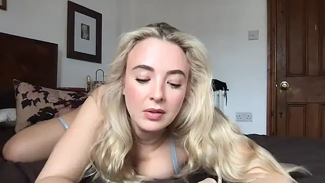 rosiegirl33 online show from March 2026 10:49:01 AM