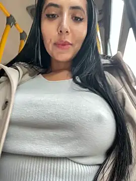 oh nina online show from October 2025 10:07:01 PM