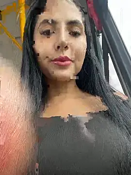 oh nina online show from October 2025 08:08:02 PM