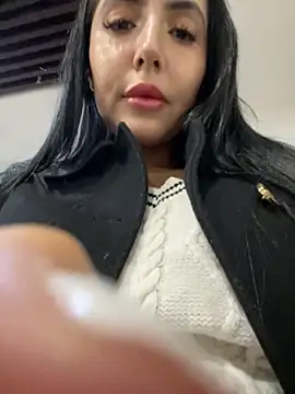 oh nina online show from October 2025 09:58:01 PM