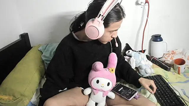 Petite-Goth online show from November 2025 11:20:02 PM