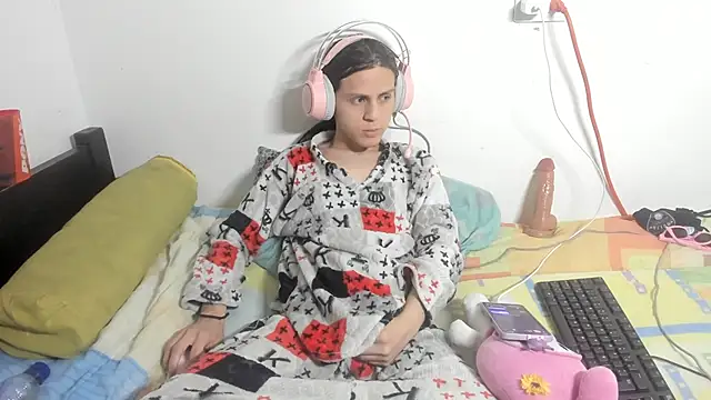 Petite-Goth online show from November 2025 11:20:01 PM