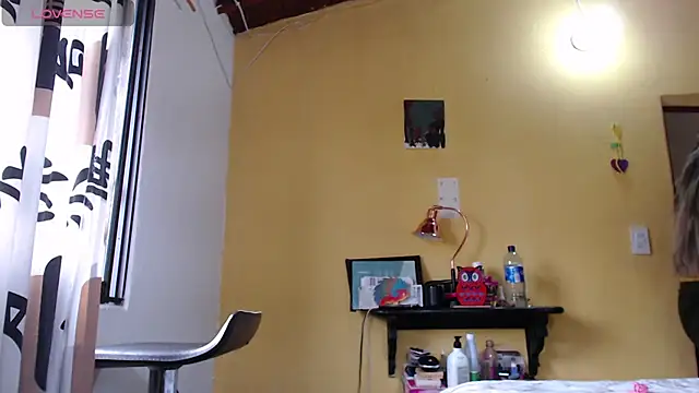 Emma Henderson online show from November 2025 12:41:01 PM