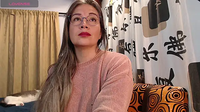 Snapshot of Emma_Henderson chatting on October 2025 10:45:02 AM Emma Henderson online show from October 2025 10:45:02 AM