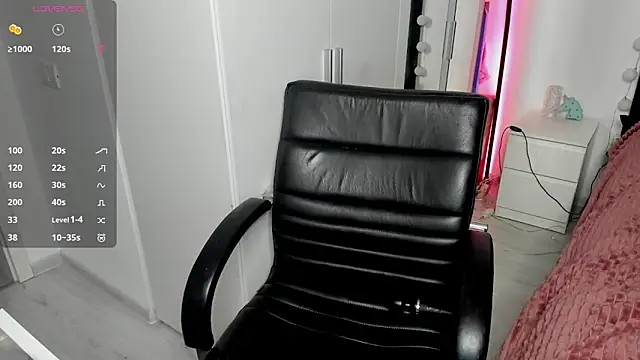 LovelyAria  online show from February 2026 09:01:01 PM