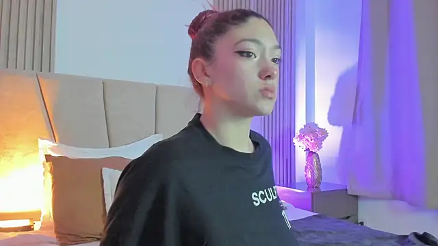 Snapshot of Victoria_Beaumont chatting on December 2025 12:04:02 PM Victoria Beaumont online show from December 2025 12:04:02 PM