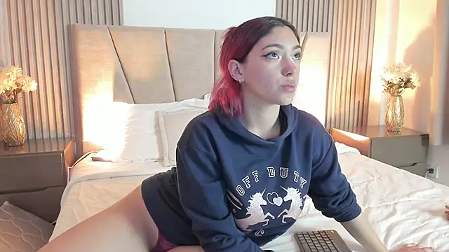 Victoria Beaumont online show from December 2025 11:45:01 AM