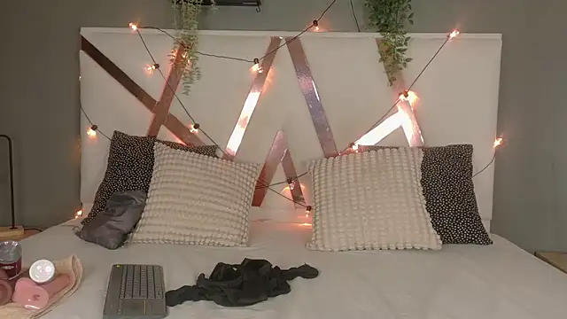 JenaCooper  online show from April 2026 03:00:02 AM