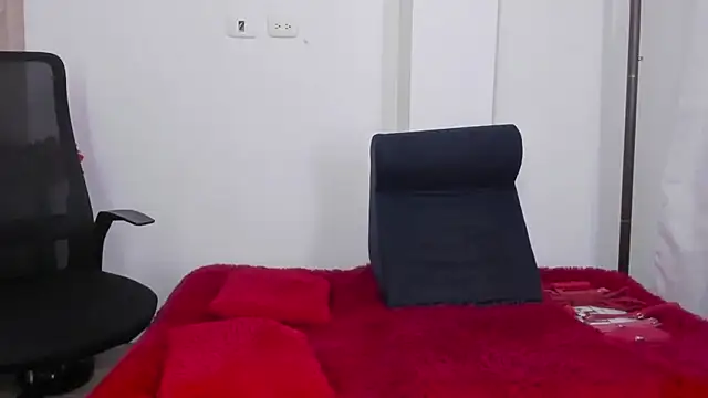 miaroberts69 online show from May 2026 12:29:02 AM