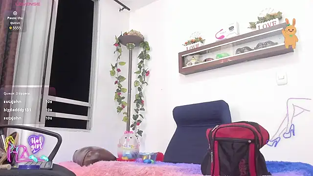 miaroberts69 online show from April 2026 12:01:02 AM