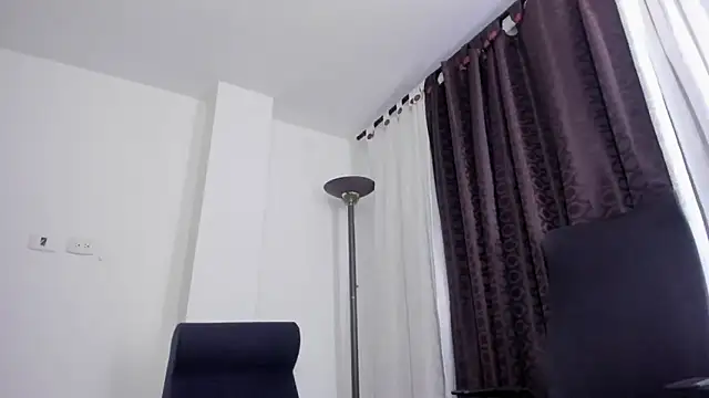 miaroberts69 online show from May 2026 11:36:01 PM