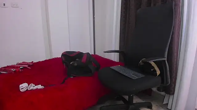 miaroberts69 online show from May 2026 12:03:02 AM