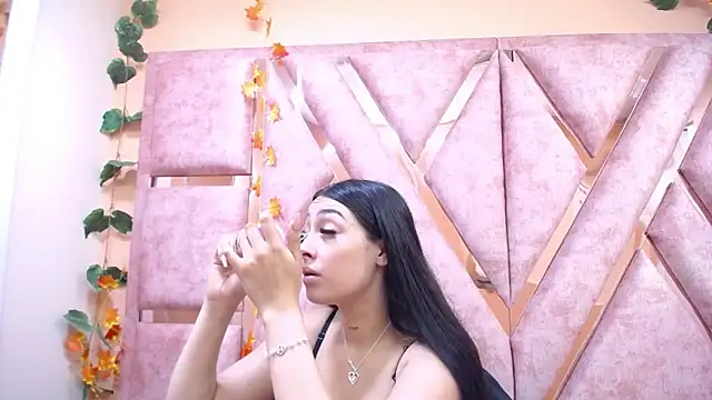 Issabela Mackey  online show from November 2025 04:39:01 AM