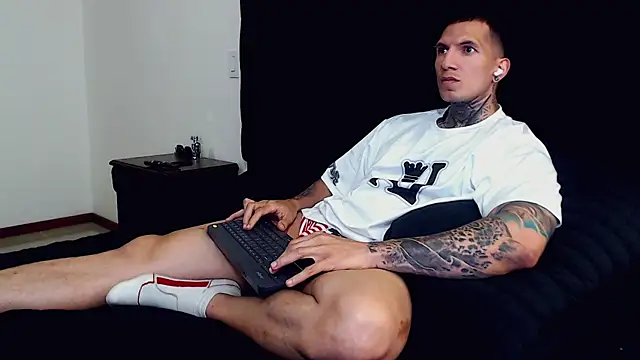 Snapshot of Shane_Clay chatting on October 2025 09:26:02 PM Shane Clay online show from October 2025 09:26:02 PM