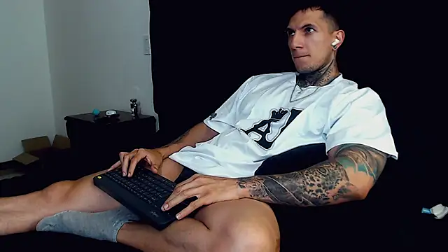 Snapshot of Shane_Clay chatting on September 2025 09:21:02 PM Shane Clay online show from September 2025 09:21:02 PM