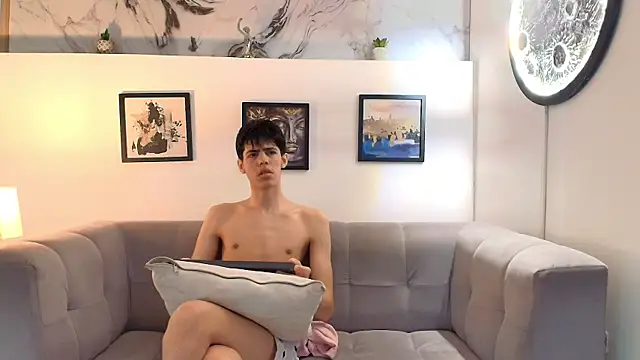 TWINKS FRIENDS online show from April 2026 01:18:02 PM