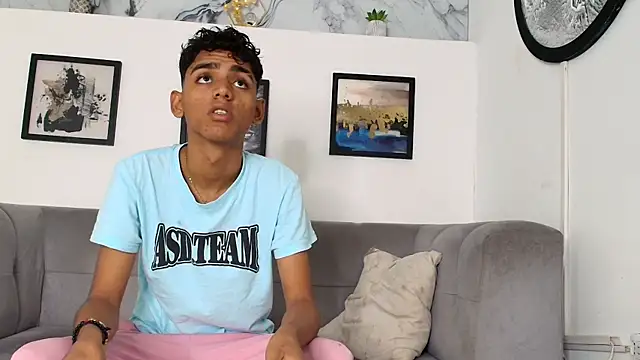 TWINKS FRIENDS online show from May 2026 01:39:01 PM