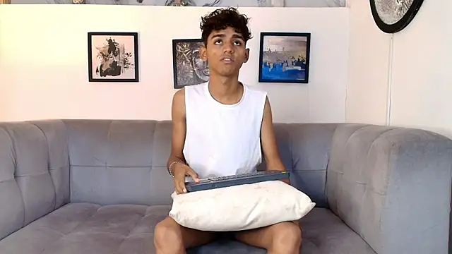TWINKS FRIENDS online show from April 2026 01:29:01 PM
